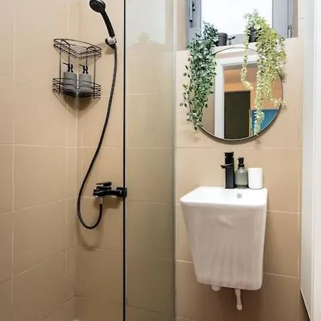 Downtown Urban Spot Jacuzzi&cinema Universitate * Βουκουρέστι