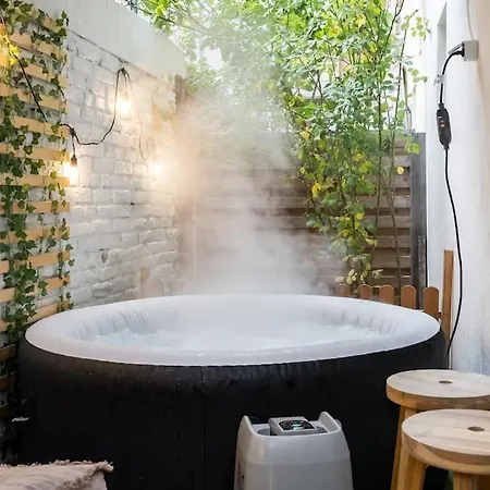 Downtown Urban Spot Jacuzzi&cinema Universitate